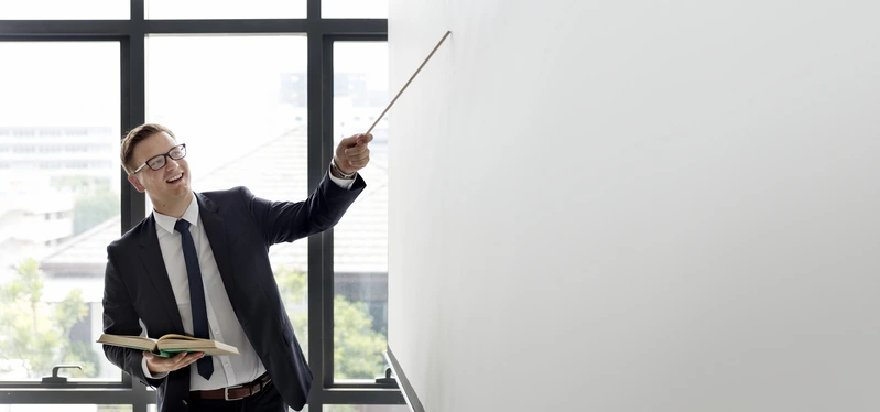 formateur intellagence au tableau